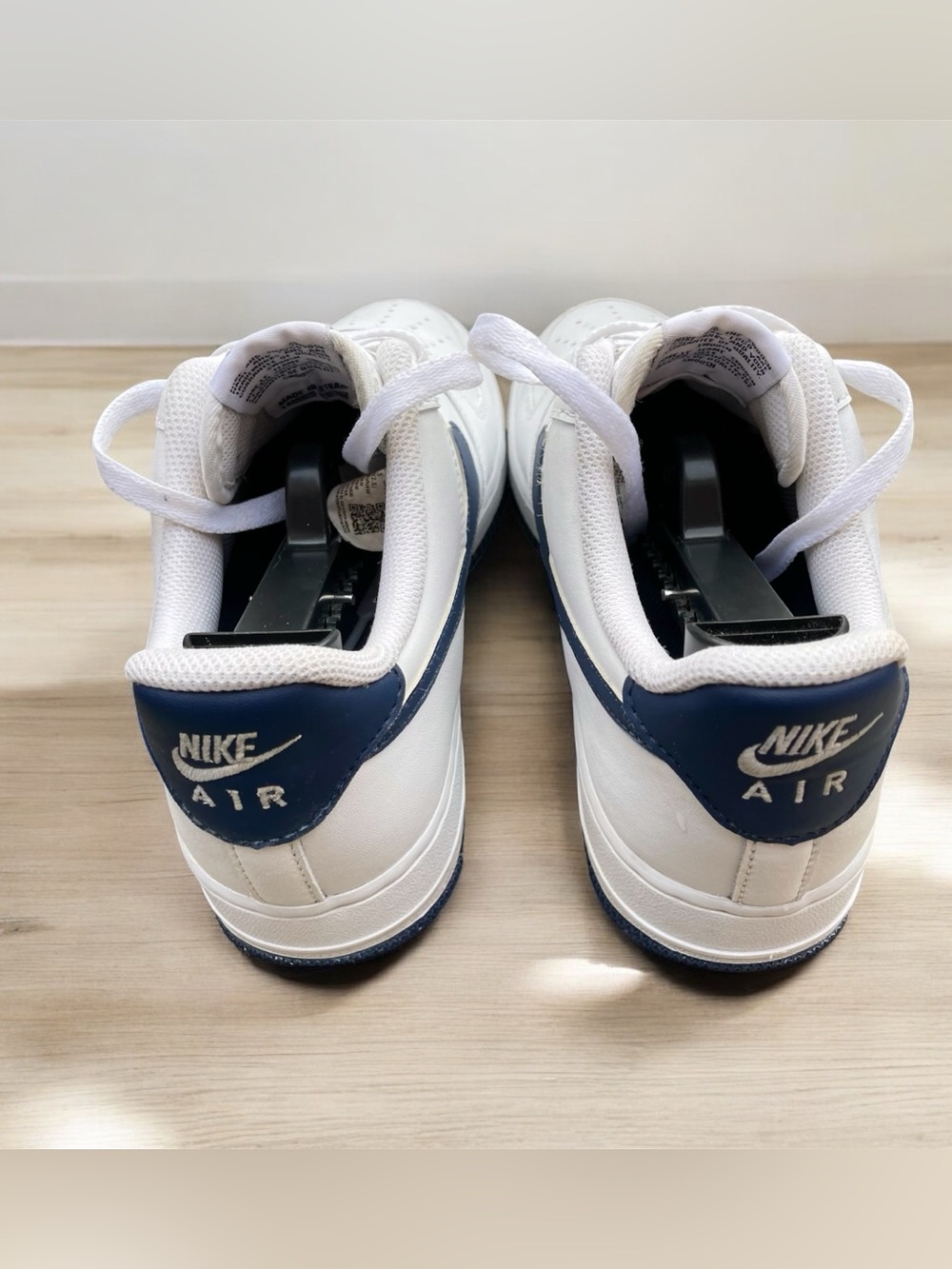 Nike Air Force 1 Men’s Sneakers White Blue Size US 8 EUR 41 CM 26 Authentic - Picture 6 of 10